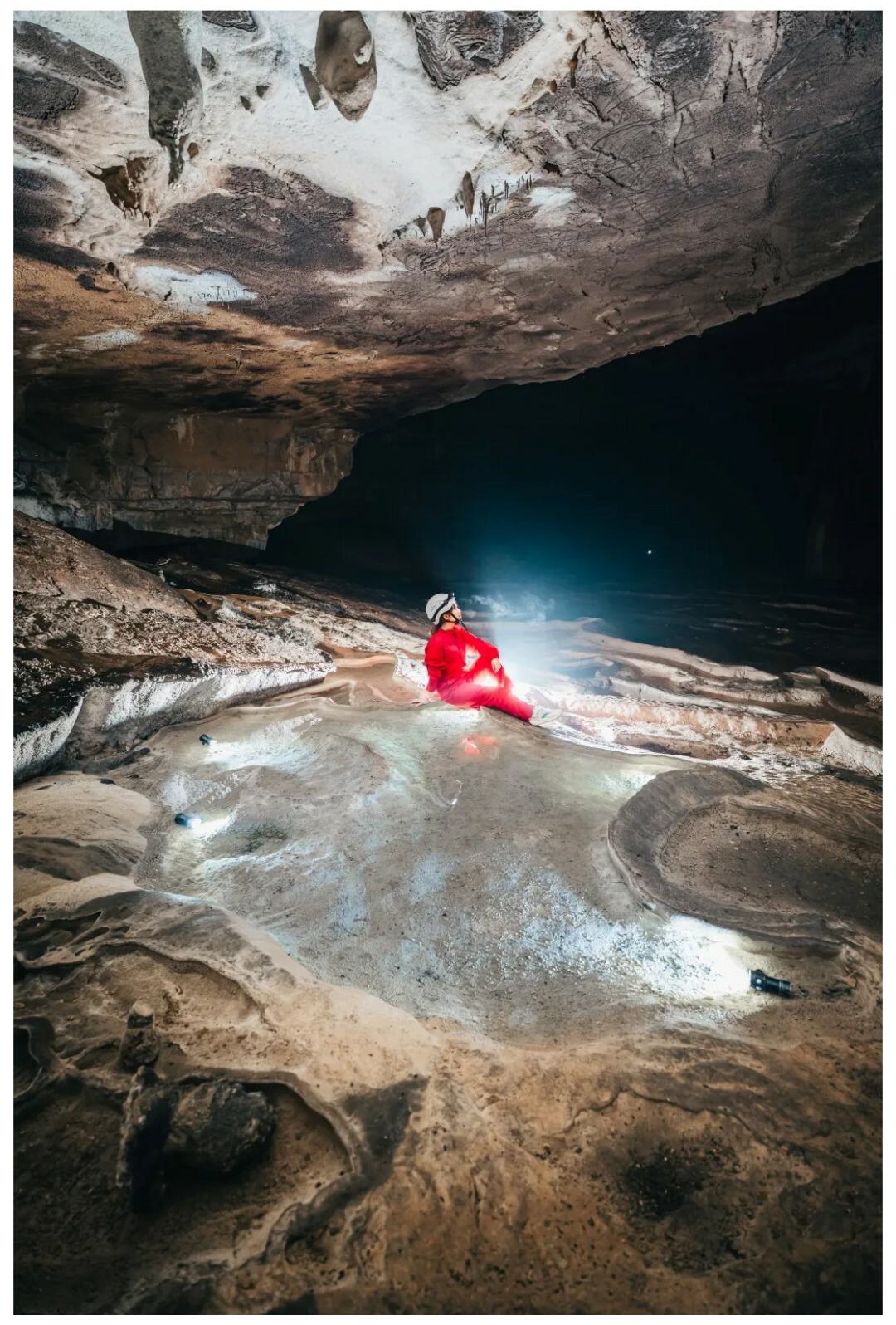 地心侏罗纪01_09